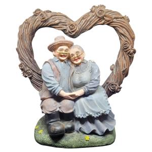Grandparents Statue - Old Romantic Couple Showpiece for Home Decor | Perfect Gift for Love, Valentine’s Day, Retirement Party, Wedding Anniversary, Housewarming